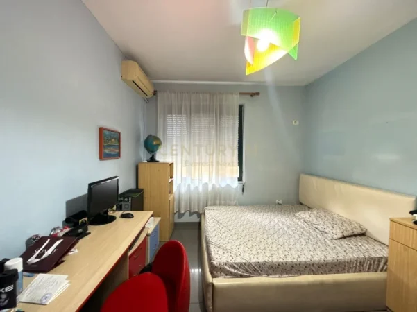 Tirane, jepet me qera apartament 3+1+Ballkon Kati 2, 145 m² 800 € (Rruga Dora D'Istria)