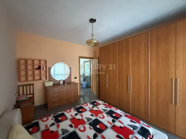 Tirane, jepet me qera apartament 3+1+Ballkon Kati 2, 145 m² 800 € (Rruga Dora D'Istria)