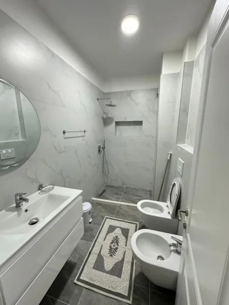 Tirane, jepet me qera apartament 2+1 Kati 1, 108 m² 700 € (700 €/muaj)
