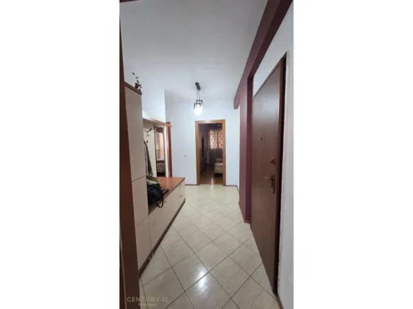 Tirane, jepet me qera apartament 2+1+Ballkon Kati 4, 106 m² 780 € (Komplesi Kristal)