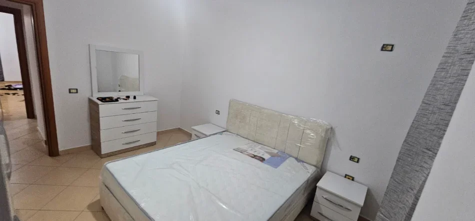 Tirane, jepet me qera apartament 2+1 Kati 3, 115 m² (YZBERISHT)