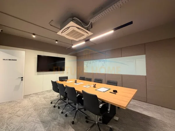 Tirane, jepet me qera ambjent biznesi Kati 2, 529 m² 11.000 € (Lion Park 1)
