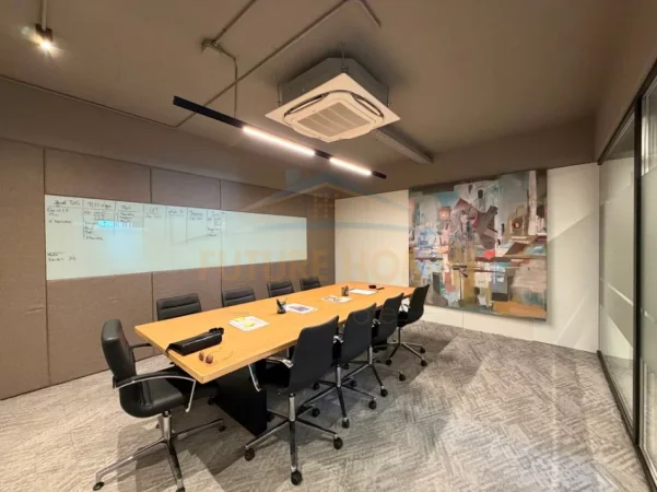 Tirane, jepet me qera ambjent biznesi Kati 2, 529 m² 11.000 € (Lion Park 1)