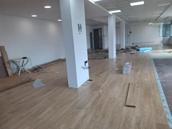 Tirane, jepet me qera zyre Kati 1, 540 m² 7.000 € (BLLOK)