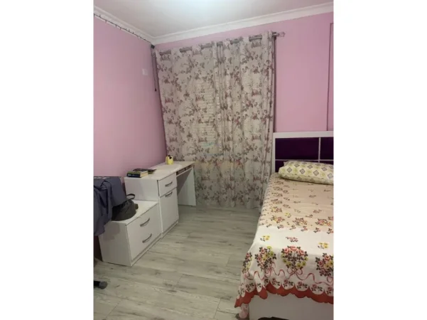 Tirane, jepet me qera apartament 3+1 Kati 3, 117 m² 550 € (Fresku)