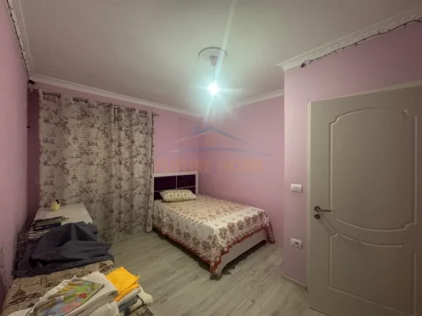 Tirane, jepet me qera apartament 3+1 Kati 3, 117 m² 550 € (Fresku)