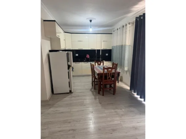 Tirane, jepet me qera apartament 3+1 Kati 3, 117 m² 550 € (Fresk)