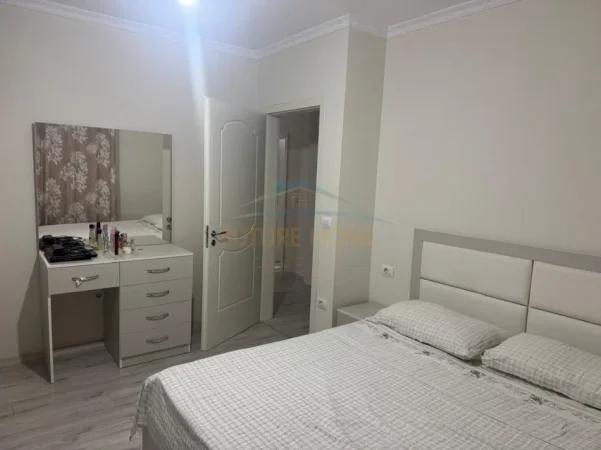 Tirane, jepet me qera apartament 3+1 Kati 3, 117 m² 550 € (Fresk)