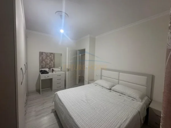 Tirane, jepet me qera apartament 3+1 Kati 3, 117 m² 550 € (Fresk)