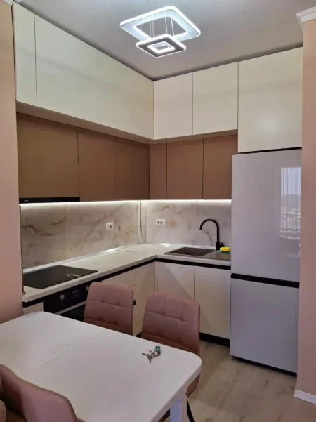 Tirane, jepet me qera apartament 1+1 Kati 7, 60 m² 400 € (Rruga Bashkim Shkurti)