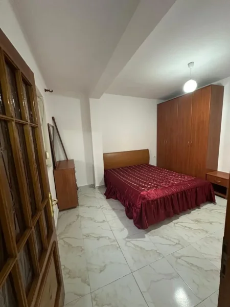 Tirane, jepet me qera apartament 1+1 Kati 1, 60 m² 250 € (Paskuqan)