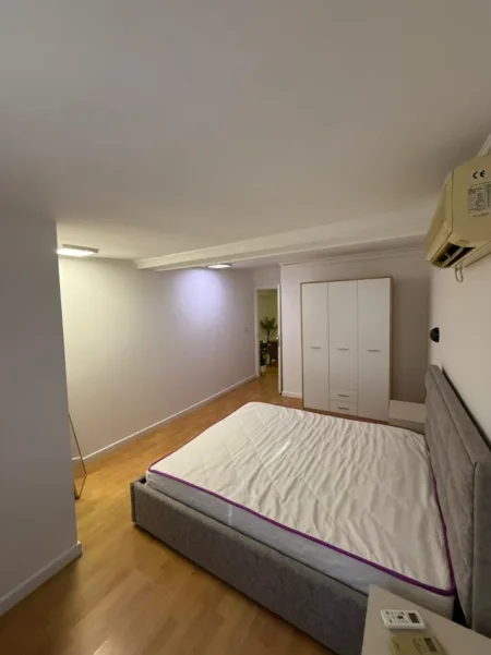 Tirane, jepet me qera apartament 2+1 Kati 1, 74 m² 1.000 € (Garda)