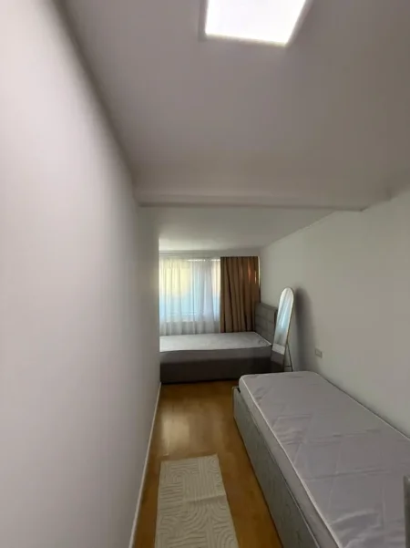 Tirane, jepet me qera apartament 2+1 Kati 1, 74 m² 1.000 € (Garda)
