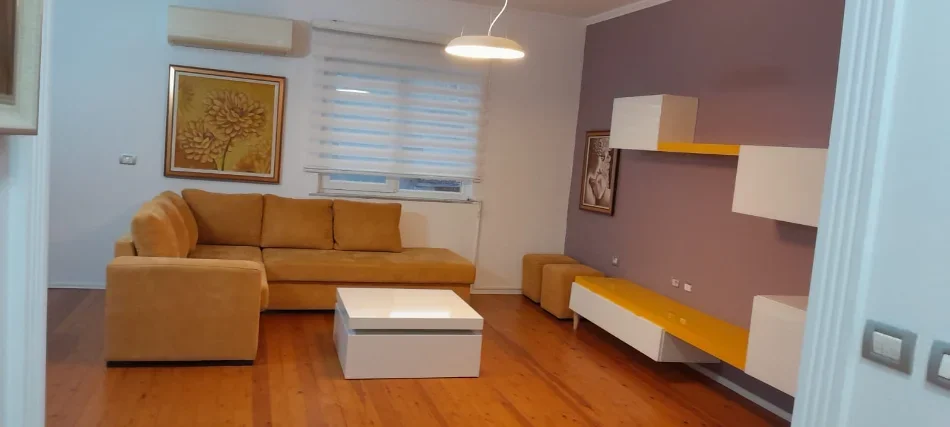 Tirane, jepet me qera apartament 2+1, Kati 5, 120 m² 800 € (Marko Bocari)