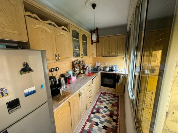 Tirane, jepet me qera apartament 2+1, Kati 5, 120 m² 800 € (Marko Bocari)