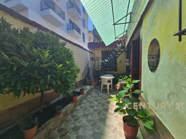 Tirane, shitet shtepi 1+1 Kati 1, 84 m² 115.000 € (Ali Demi)