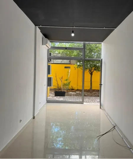 Tirane, jepet me qera dyqan Kati 0, 30 m² 300 € (Don Bosko)