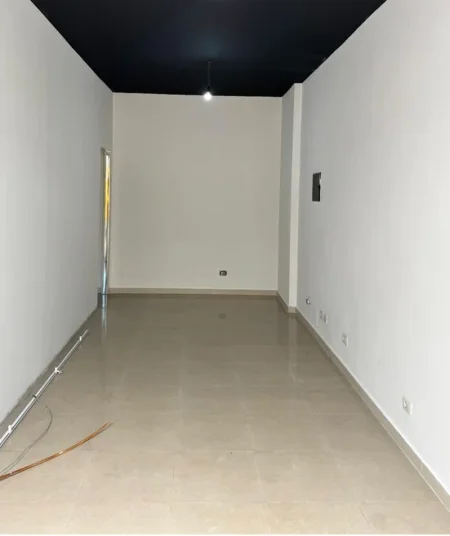 Tirane, jepet me qera dyqan Kati 0, 30 m² 300 € (Don Bosko)