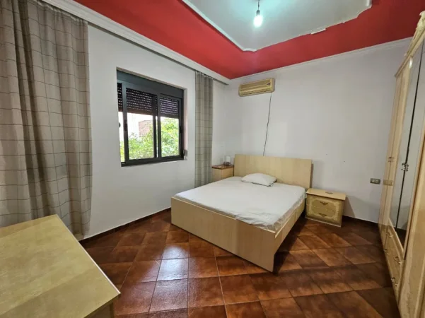 Tirane, jepet me qera shtepi 3+1+Aneks+Ballkon , 1.200 € (rruga don bosko , rruga jordan misja)