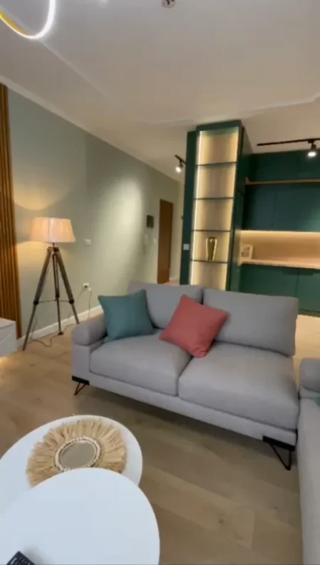 Tirane, jepet me qera apartament 2+1+Ballkon Kati 3, 87 m² 900 € (Komuna e Parisit)