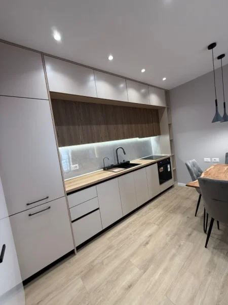 Tirane, jepet me qera apartament Kati 8, 50 m² 450 € (bulevardi migjeni)