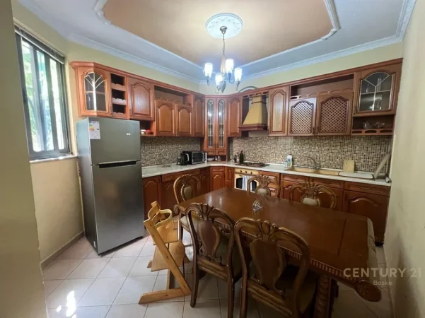 Tirane, jepet me qera Vile Kati 2, 170 m² 1.200 € (Don Bosko)