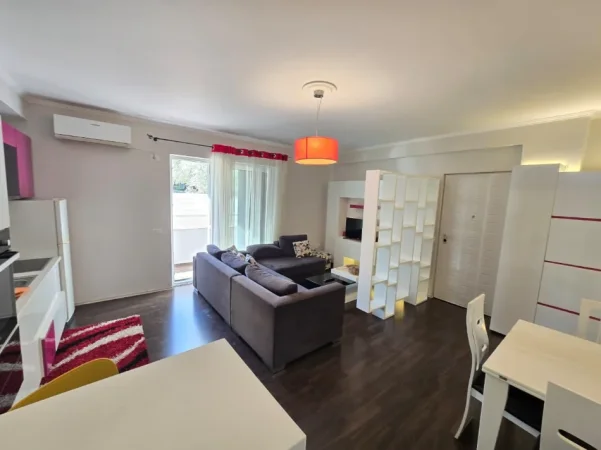 Tirane, jepet me qera apartament 1+1 Kati 2, 68 m² 600 € 