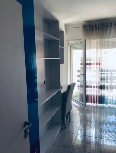 Tirane, jepet me qera apartament 2+1 Kati 2, 105 m² 730 € (Selvia)