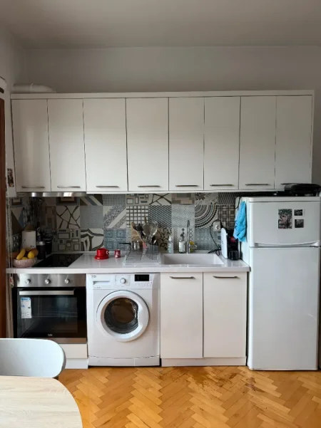Tirane, jepet me qera apartament 1+1 Kati 5, 50 m² 550 € (Mysluym Shyri)