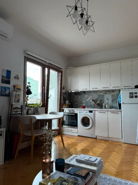 Tirane, jepet me qera apartament 1+1 Kati 5, 50 m² 550 € (Mysluym Shyri)