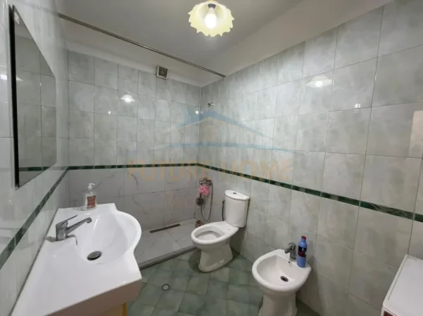 Tirane, jepet me qera apartament 1+1+PARKIM, Kati 7, 81 m² 800 € (SELVIA , Kompleksi Halili)
