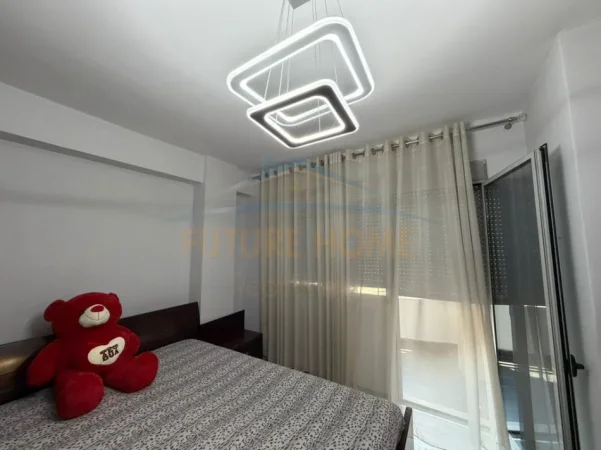 Tirane, jepet me qera apartament 1+1+PARKIM, Kati 7, 81 m² 800 € (SELVIA , Kompleksi Halili)