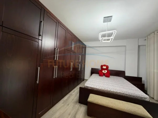 Tirane, jepet me qera apartament 1+1+PARKIM, Kati 7, 81 m² 800 € (SELVIA , Kompleksi Halili)