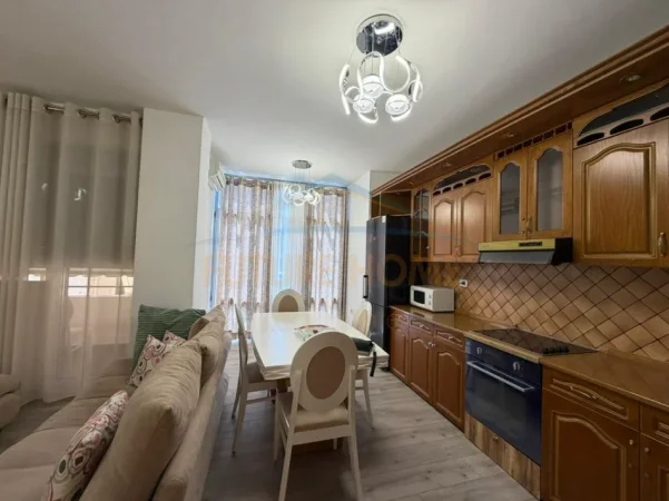 Tirane, jepet me qera apartament 1+1+PARKIM, Kati 7, 81 m² 800 € (SELVIA , Kompleksi Halili)