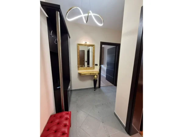 Tirane, jepet me qera apartament 2+1+Ballkon Kati 6, 96 m² 1.500 € (Ambasador 3)