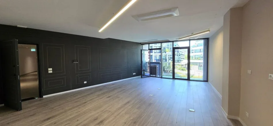 Tirane, jepet me qera ambjent biznesi Kati 3, 102 m² 1.500 € (Lake View)
