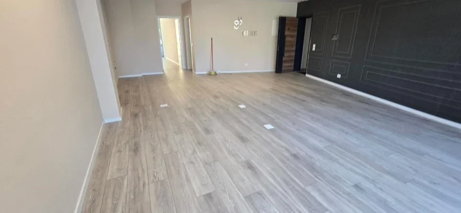 Tirane, jepet me qera ambjent biznesi Kati 3, 102 m² 1.500 € (Lake View)