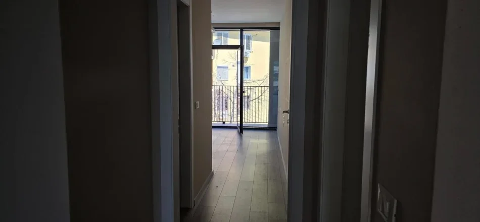 Tirane, jepet me qera ambjent biznesi Kati 3, 102 m² 1.500 € (Lake View)