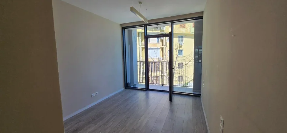 Tirane, jepet me qera ambjent biznesi Kati 3, 102 m² 1.500 € (Lake View)