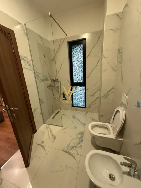 Tirane, jepet me qera apartament 2+1+BLK Kati 2, 113 m² 720 € (FARMACIA 10)
