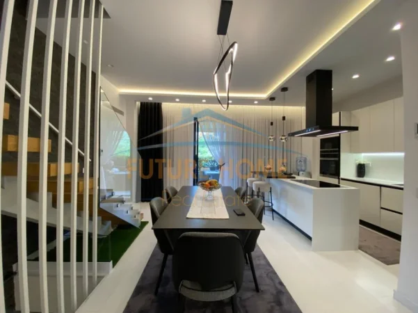 Tirane, shitet Vile Vile 2 Katshe , 309 m² 700.000 € 