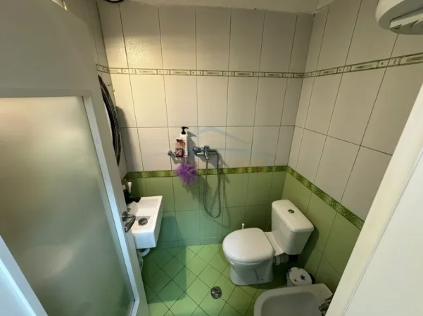 Tirane, jepet me qera apartament 2+1 Kati 5, 120 m² 800 € (RRUGA E KOSOVAREVE)