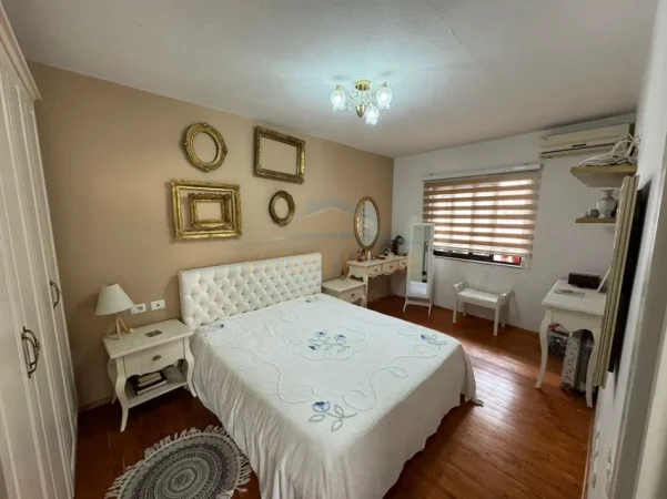 Tirane, jepet me qera apartament 2+1 Kati 5, 120 m² 800 € (RRUGA E KOSOVAREVE)