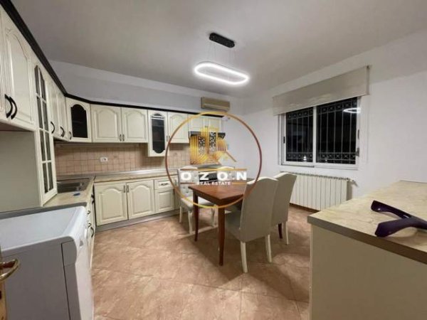 Tirane, jepet me qera Vile 2+1 Kati 1, 260 m² 2.200 Euro (SELITE)