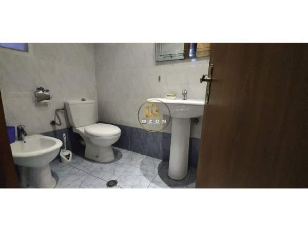 Tirane, jepet me qera apartament 1+1 Kati 3, 100 m² 600 Euro (RRUGA E KOSOVAREVE)