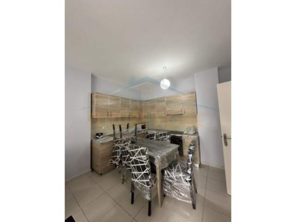 Tirane, jepet me qera apartament 2+1 Kati 1, 98 m² 450 Euro (Astir)