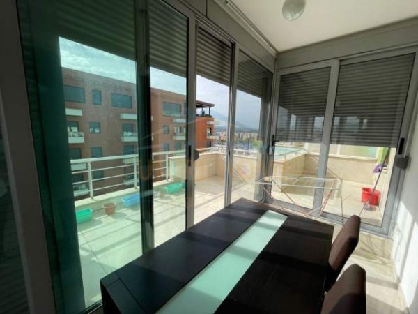 Tirane, jepet me qera apartament 2+1 Kati 10, 145 m² 600 Euro (Zogu i Zi)
