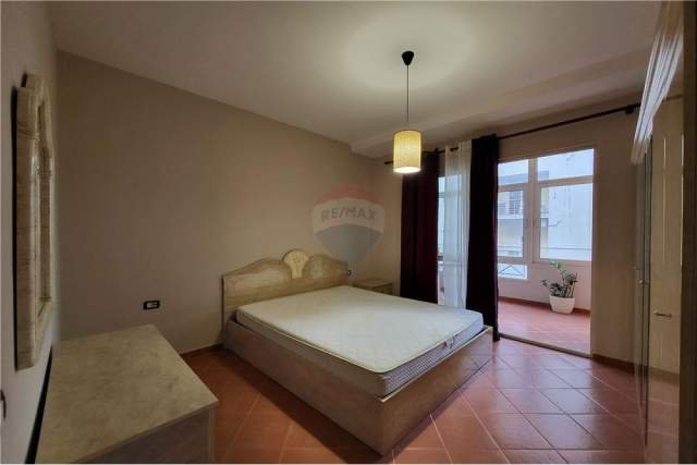 Tirane, shes apartament 2+1+BLK Kati 3, 93 m² 175.000 Euro (rruga robert shvarc)