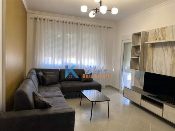 Tirane, jepet me qera apartament 2+1+BLK Kati 8, 100 m² 1.100 Euro (Rruga Qemal Stafa)
