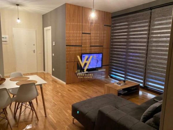 Tirane, jepet me qera apartament 1+1 Kati 9, 120 m² 1.000 Euro (BARRIKADA)